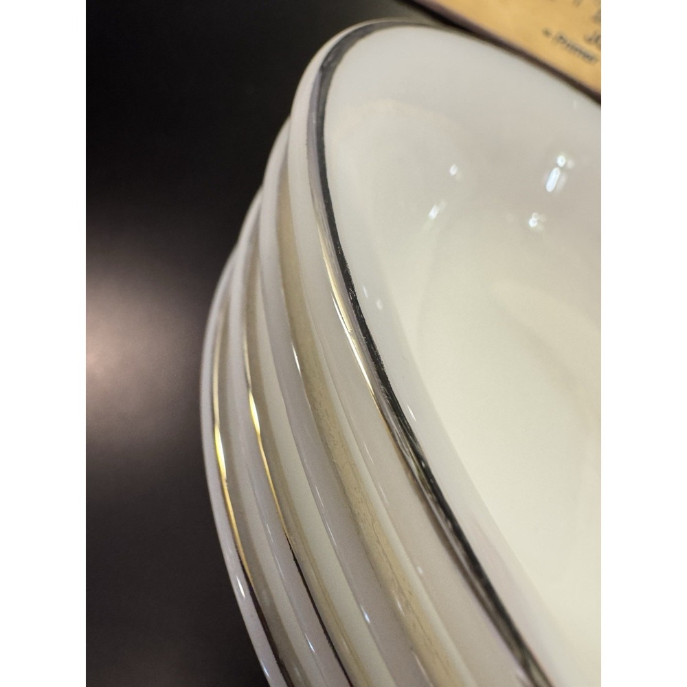Corning Crown White Milk Glass 6" Bowls Set Of 4 - Picture 8 of 8